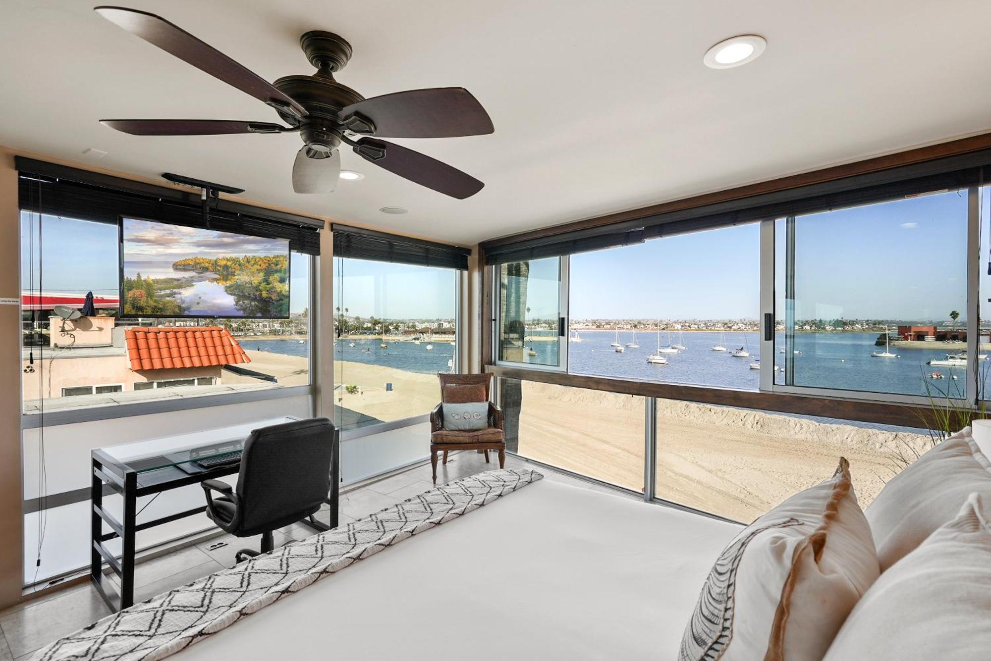 Stunning Bayfront With Gorgeous Views, Garage, Massive Roof Deck & Ac - Dogs Welcome! Casa vacanze San Diego