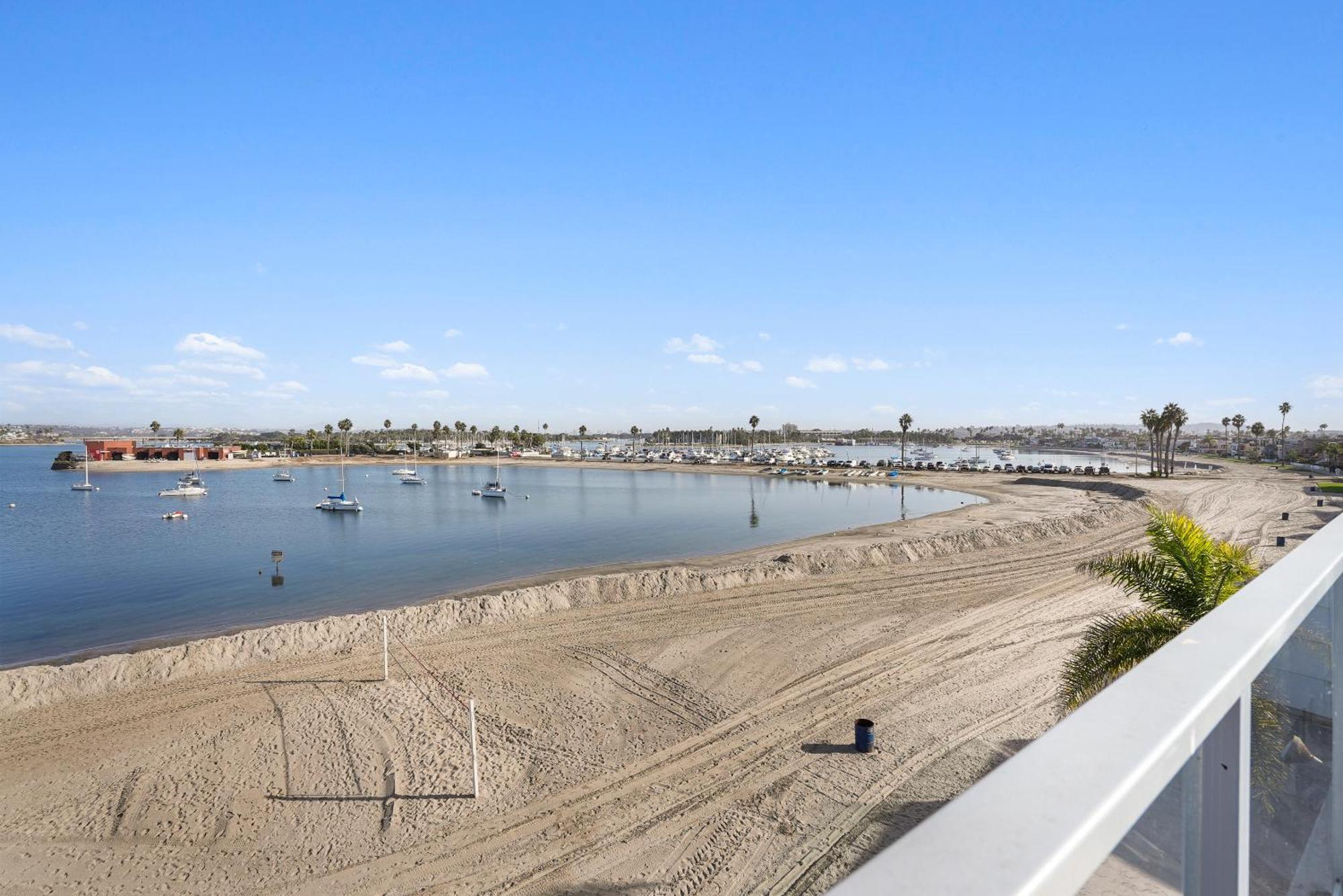 Stunning Bayfront With Gorgeous Views, Garage, Massive Roof Deck & Ac - Dogs Welcome! Casa vacanze